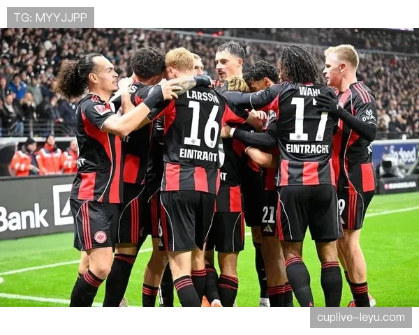 堂安律加盟法兰克福!德甲劲旅获2500万欧突击手,中日足球差距引热议