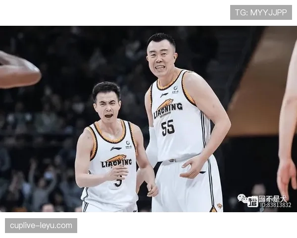 罗德里展现卓越大局观,精准长传助力球队创造关键进攻机会 罗德里展现卓越大局观,精准长传助力球队创造关键进攻机会