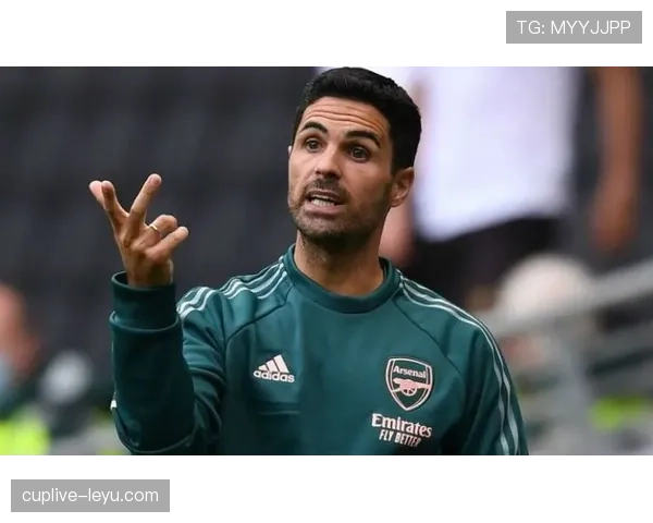 德甲转会新动态:中场新星强势加盟,首秀惊艳引热议 德甲转会新动态:中场新星强势加盟,首秀惊艳引热议