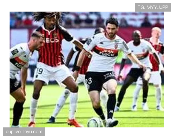 弗赖堡球迷热情高涨,球队状态回升引关注 弗赖堡球迷热情高涨,球队状态回升引关注