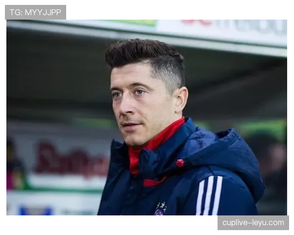 莱万多夫斯基未来去向引发广泛关注，转会英超传闻持续升温