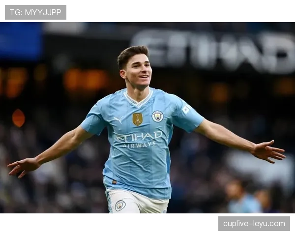 阿尔瓦雷斯在曼城战术体系中的角色与实际贡献分析