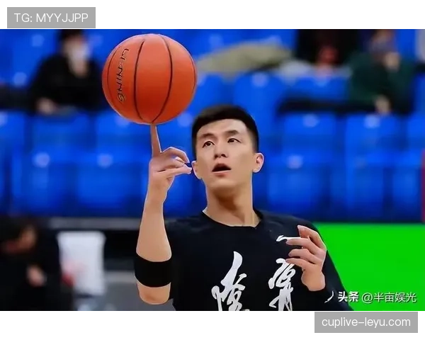 郭艾伦凌晨三点还在健身房,手机里存着378张未付款的球鞋订单 郭艾伦凌晨三点还在健身房,手机里存着378张未付款的球鞋订单