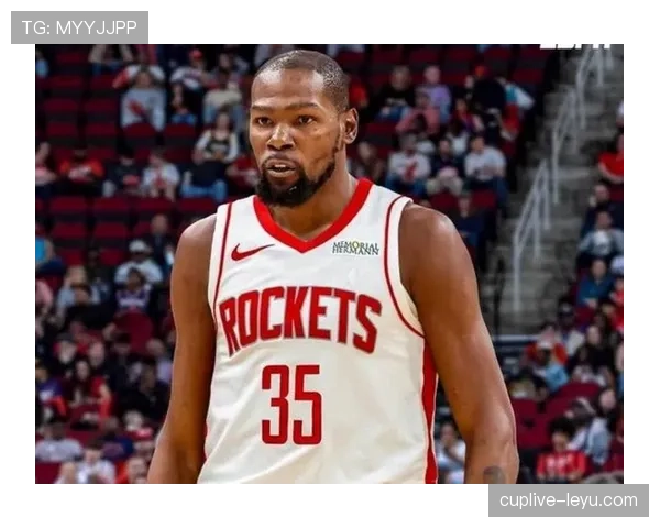 布里奇斯无球跑位拉空位，相较杜兰特更能威胁三分