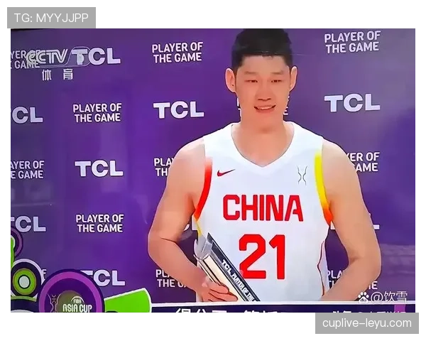 胡金秋这生活节奏跟球场上判若两人，真像个别人家的“假期教练”